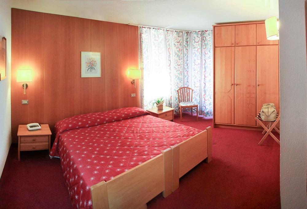 Edelweiss Hotel 2*